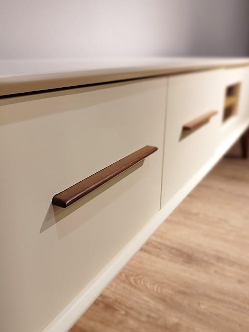 میز تی وی لیزا