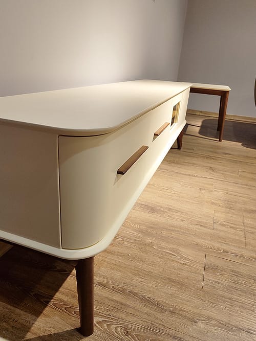 میز تی وی لیزا