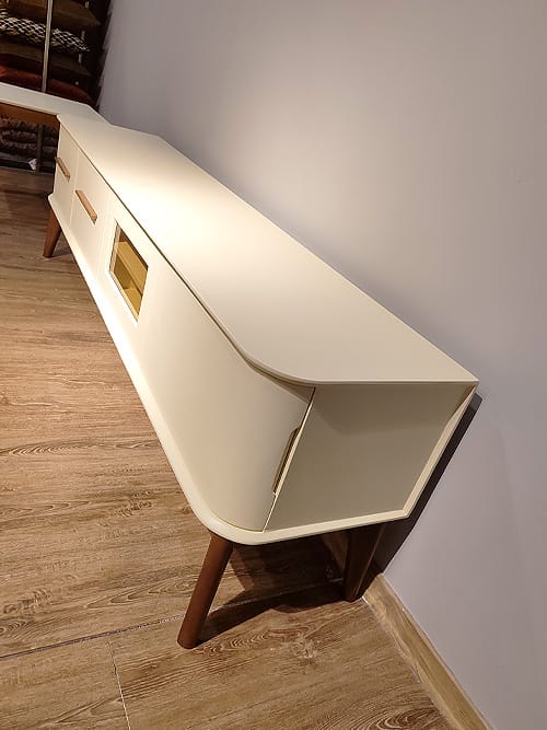 میز تی وی لیزا