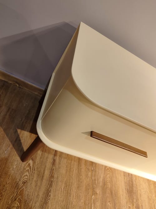 میز تی وی لیزا