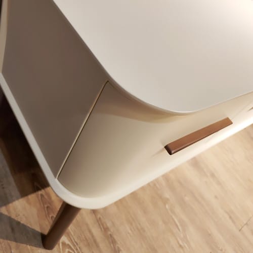 میز تی وی لیزا