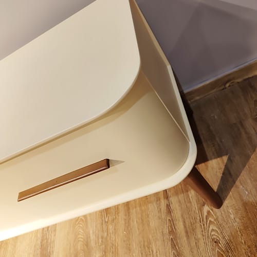 میز تی وی لیزا